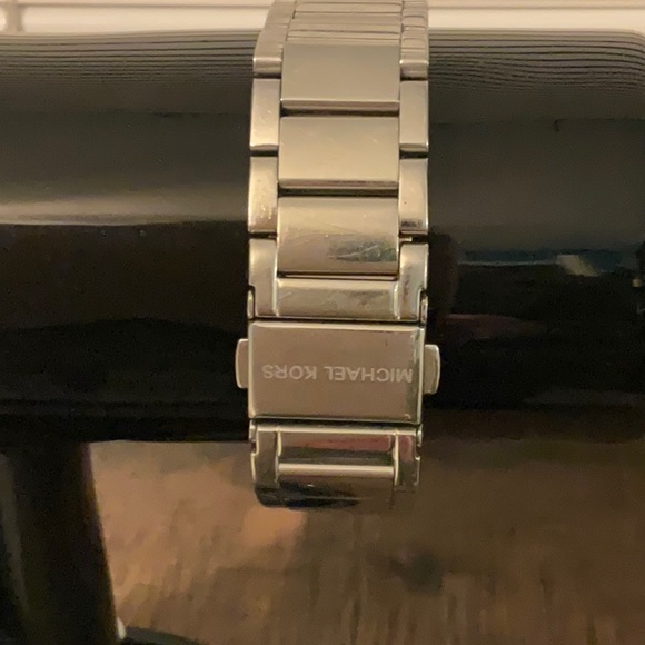 Michael Kors silver watch - Picture 5 of 5